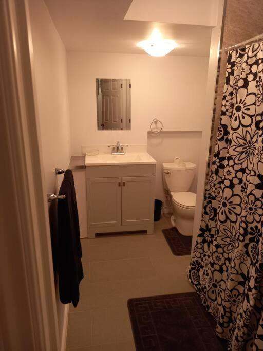 Adorable Private Suite In Ajax, Unique 2 Story 外观 照片
