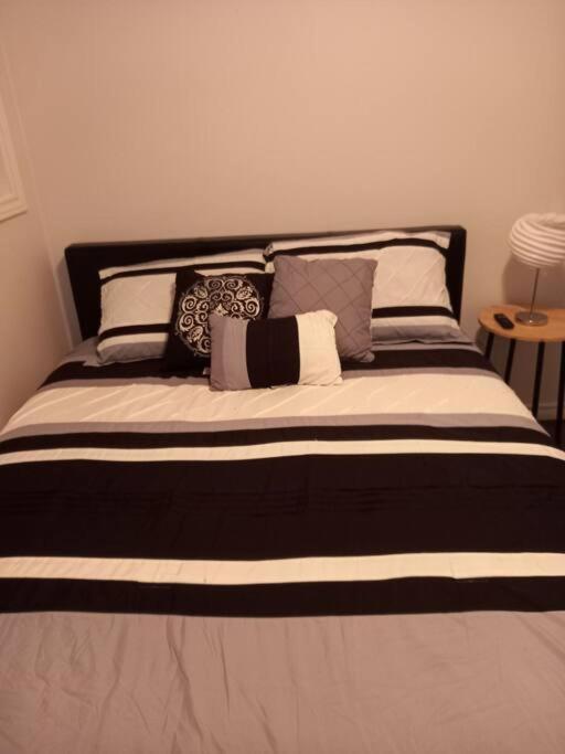 Adorable Private Suite In Ajax, Unique 2 Story 外观 照片