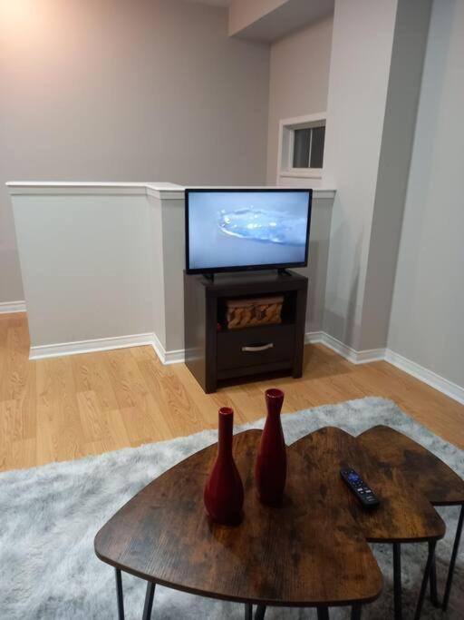 Adorable Private Suite In Ajax, Unique 2 Story 外观 照片