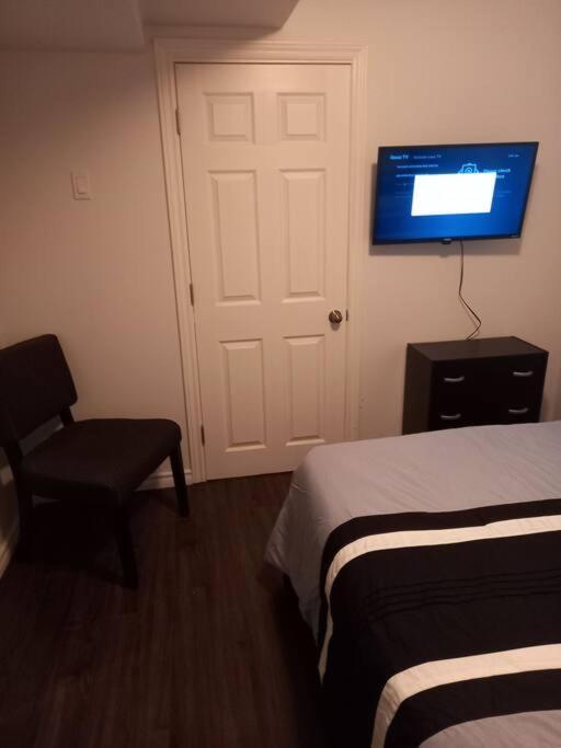 Adorable Private Suite In Ajax, Unique 2 Story 外观 照片