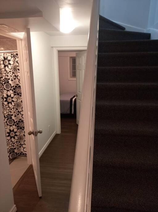 Adorable Private Suite In Ajax, Unique 2 Story 外观 照片